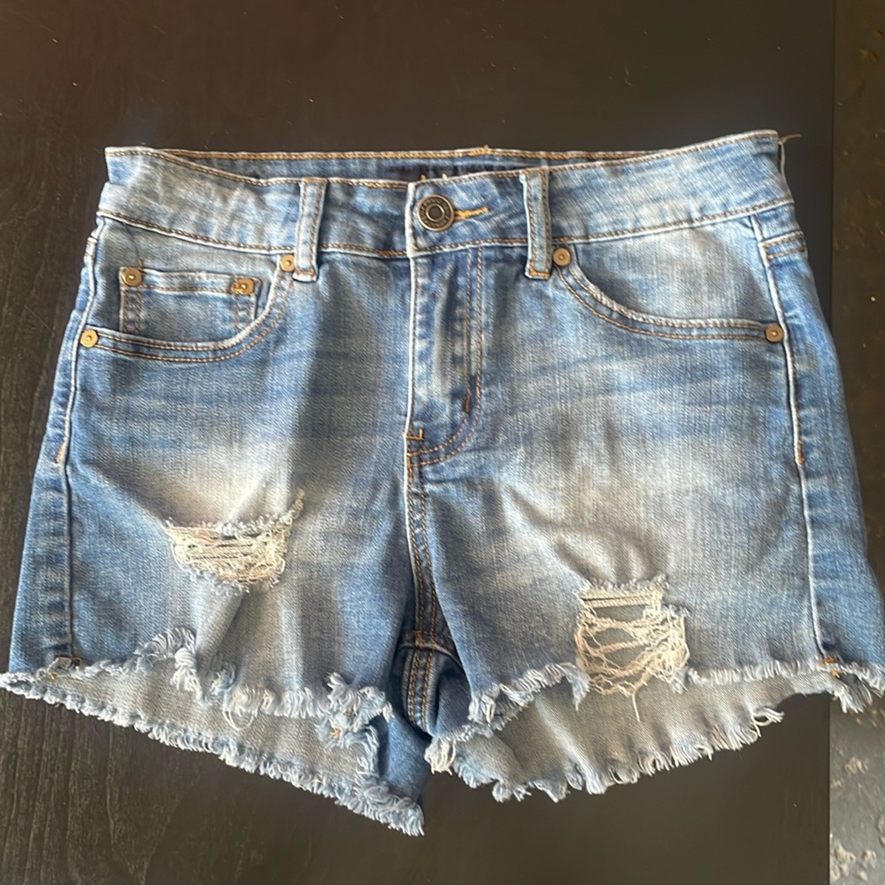 Indigo Rein light wash denim shorts, size 5/26